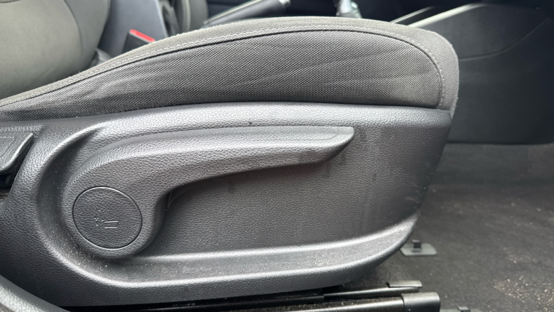 Kia Stonic 1.4 MPi 2 5dr Petrol Estate